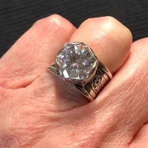 Silpada Queen for a Day Geometric crystal ring. Size 7.5